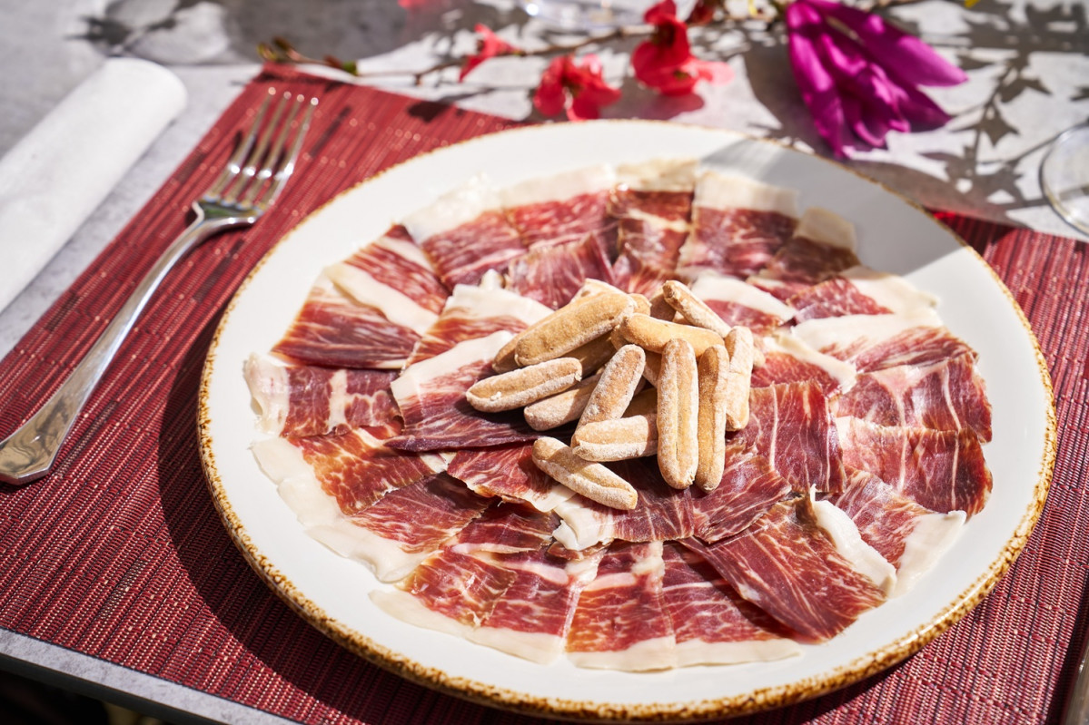 Plato de jamu00f3n ibu00e9rico de bellota