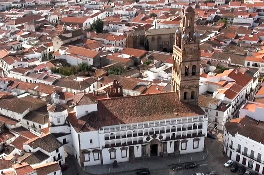 Llerena, EXTERIOR IGLESIA NUESTRA SEu00d1ORA DE LA GRANADA