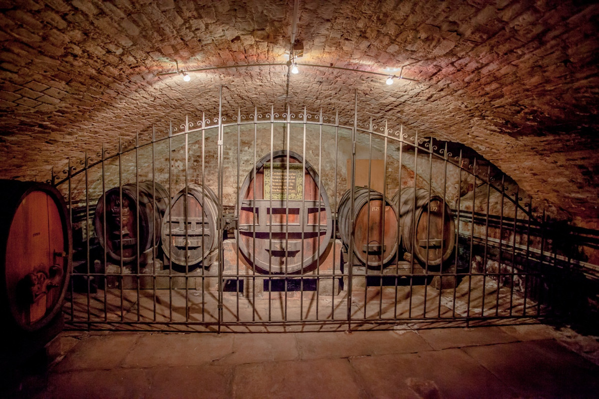 Bodega histu00f3rica de los hospicios civiles  y su vino de 1472 Philippe de Rexel OTSR