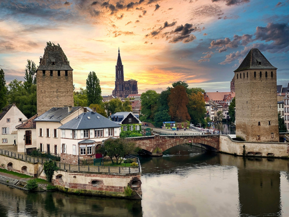 Estrasbourgo, los Ponts Couverts y la catedral de Notre Dame, @Yevhenii Deshko, unsplash