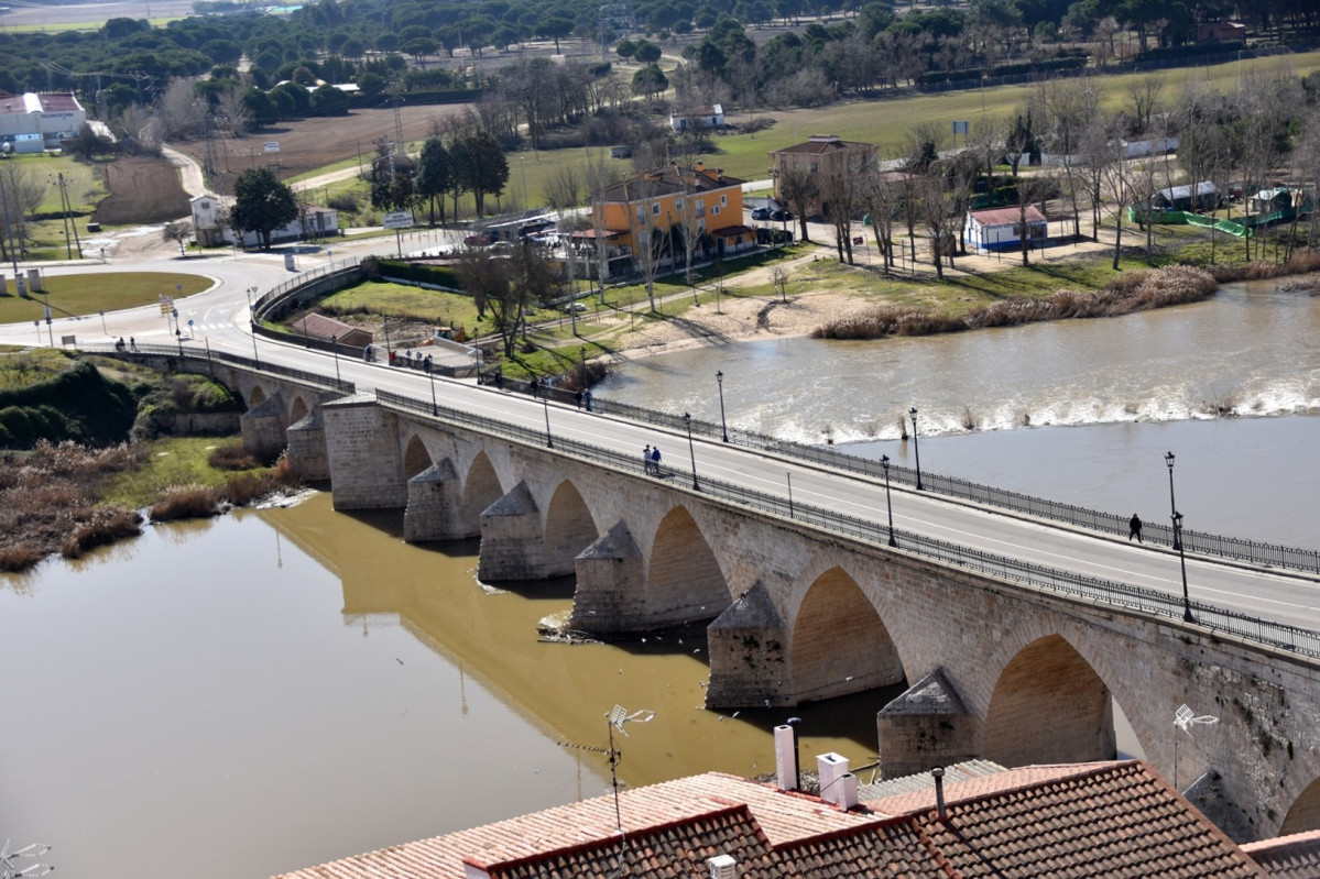 Puente medieval de Tordesillas sobre el ru00edo Duero