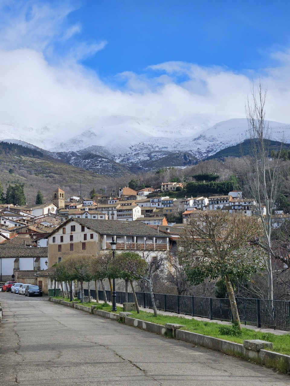 A LOS PIES DE LA SIERRA
