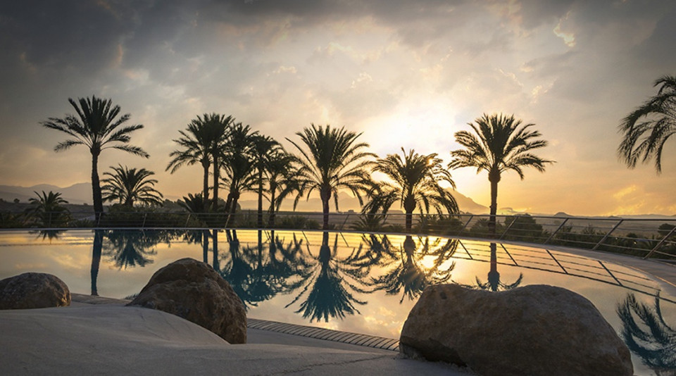 AMANECER EN LA PLAYA TERMAL
