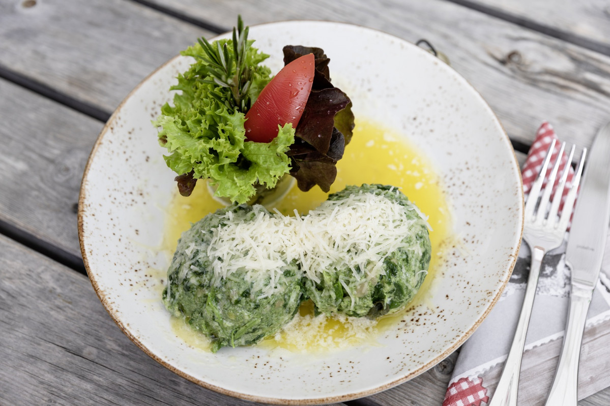 Albondigas con espinaca, u00a9 Innsbruck Tourismus  W9 Studios