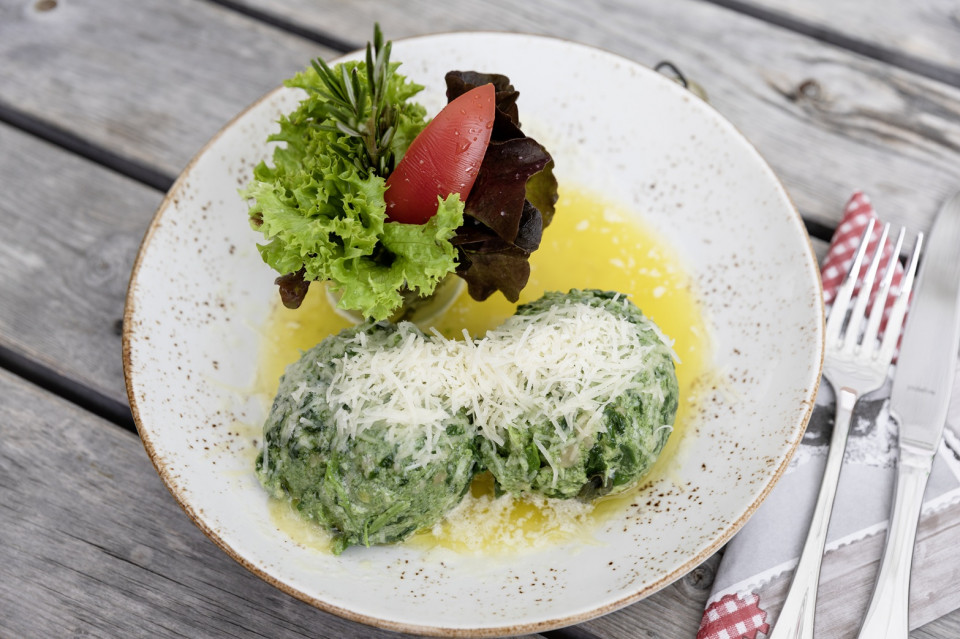 Albondigas con espinaca, © Innsbruck Tourismus  W9 Studios