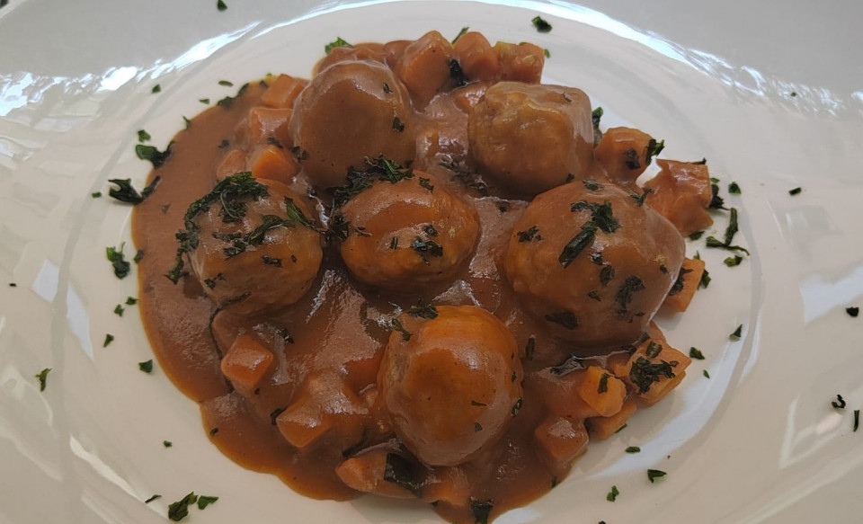 Albóndigas de rabo de toro  Asgaya
