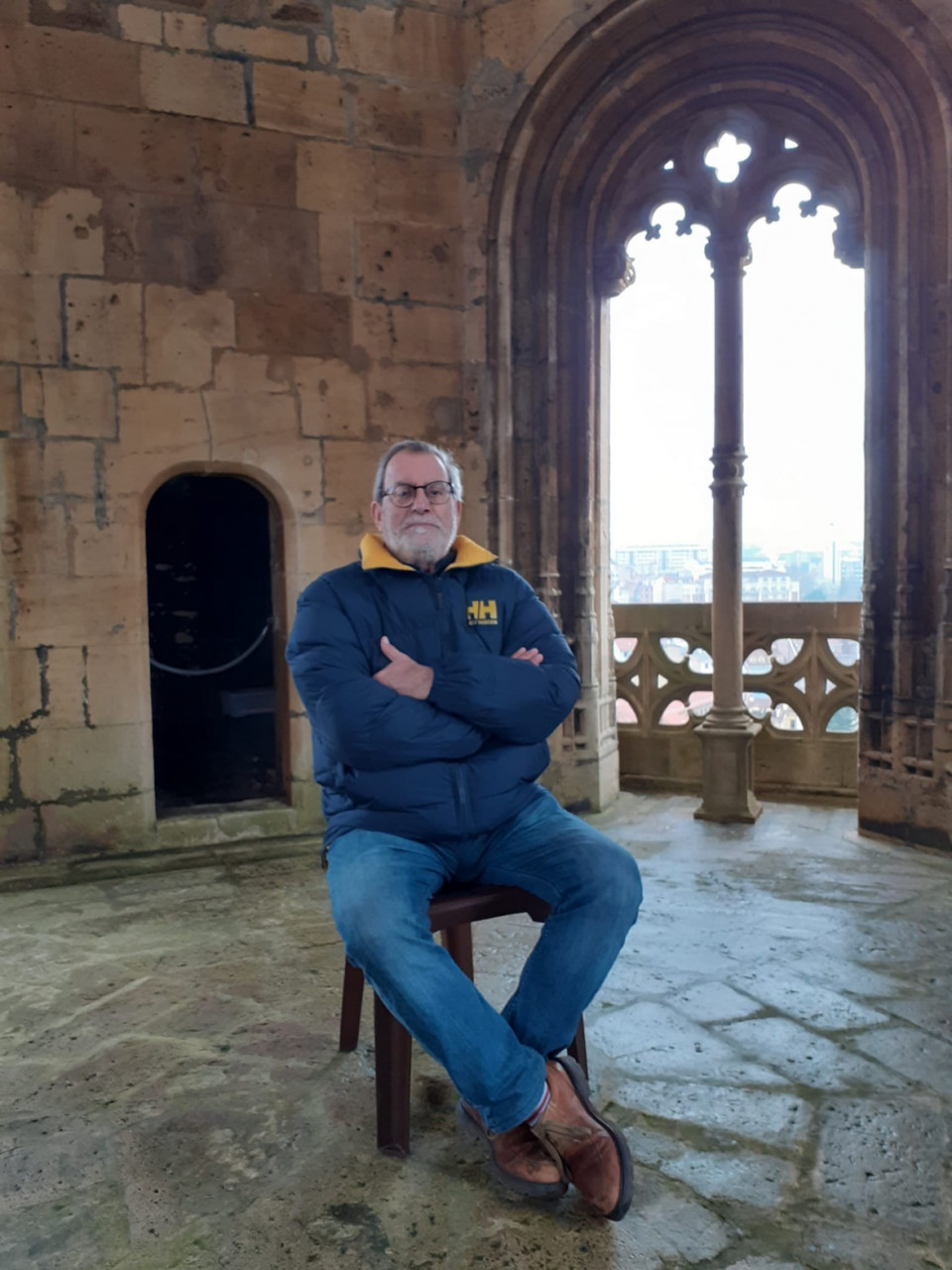 El autor del reportaje en la torre de la catedral