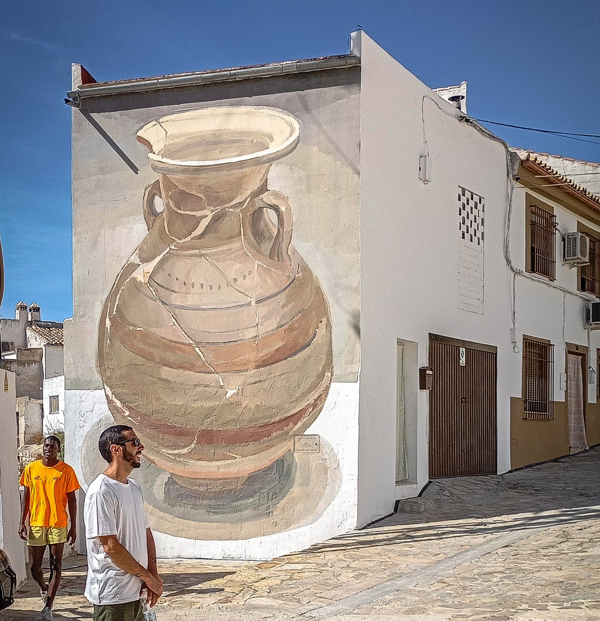 Murales de arte urbano en Baena tinaja