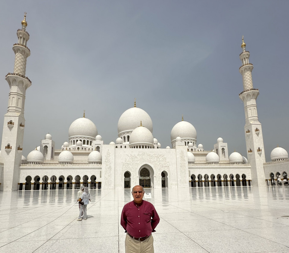 Gran Mezquita Sheikh Zayed de Abu Dabhi, en la imagen, el Autor del Reportaje