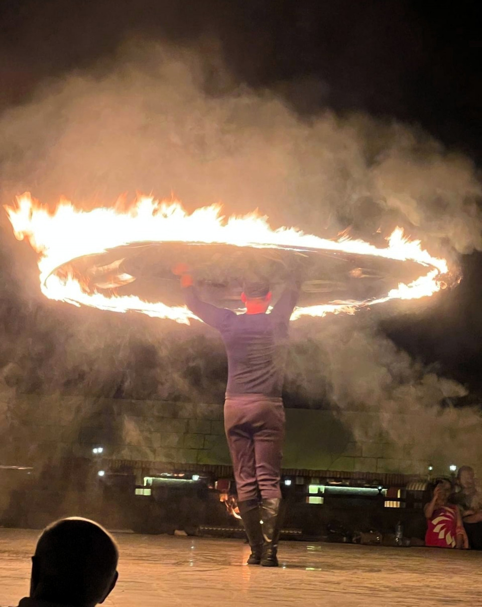 Dubai, Danza del Fuego, en el Desierto de Arabia, @M.F.G.S
