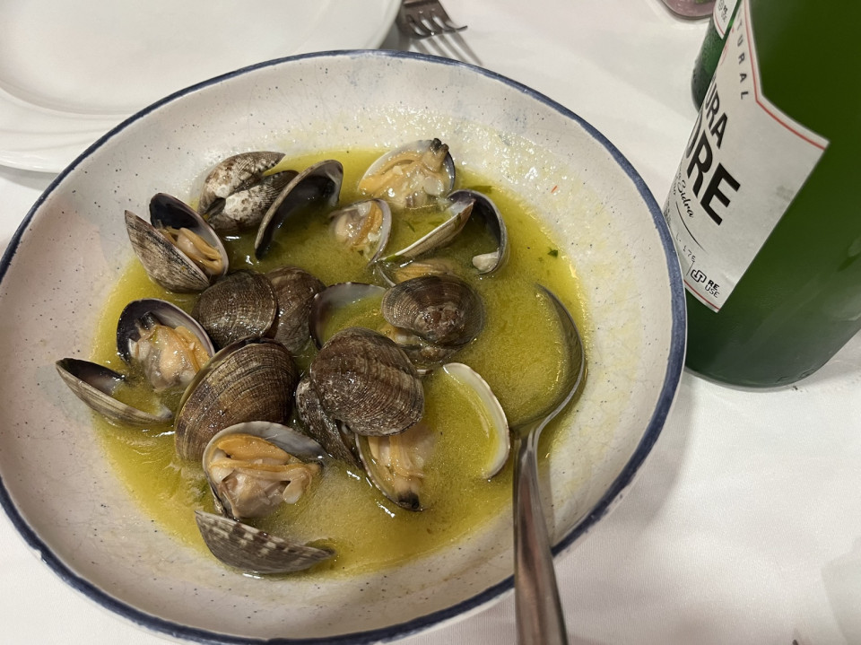 Almejas de Carril a la sartén. Sabor profundo