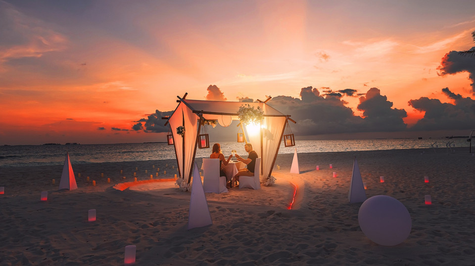CENA INTIMA EN LA PLAYA