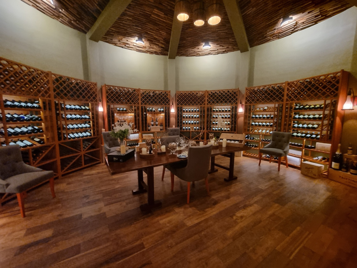 3.000 BOTELLAS BAJO LA ARENA