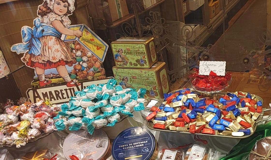 Gianduiotti ( derecha)