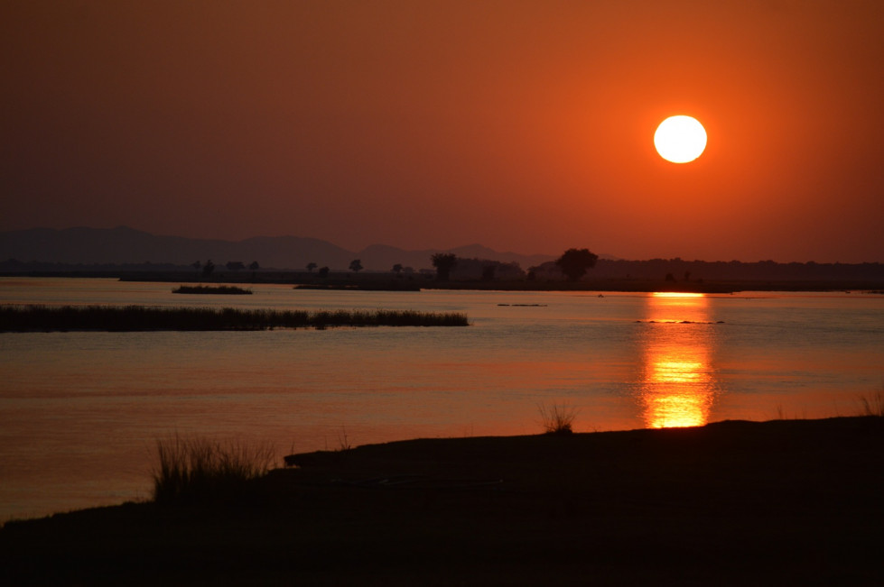 Puesta de sol en el río Zambeze