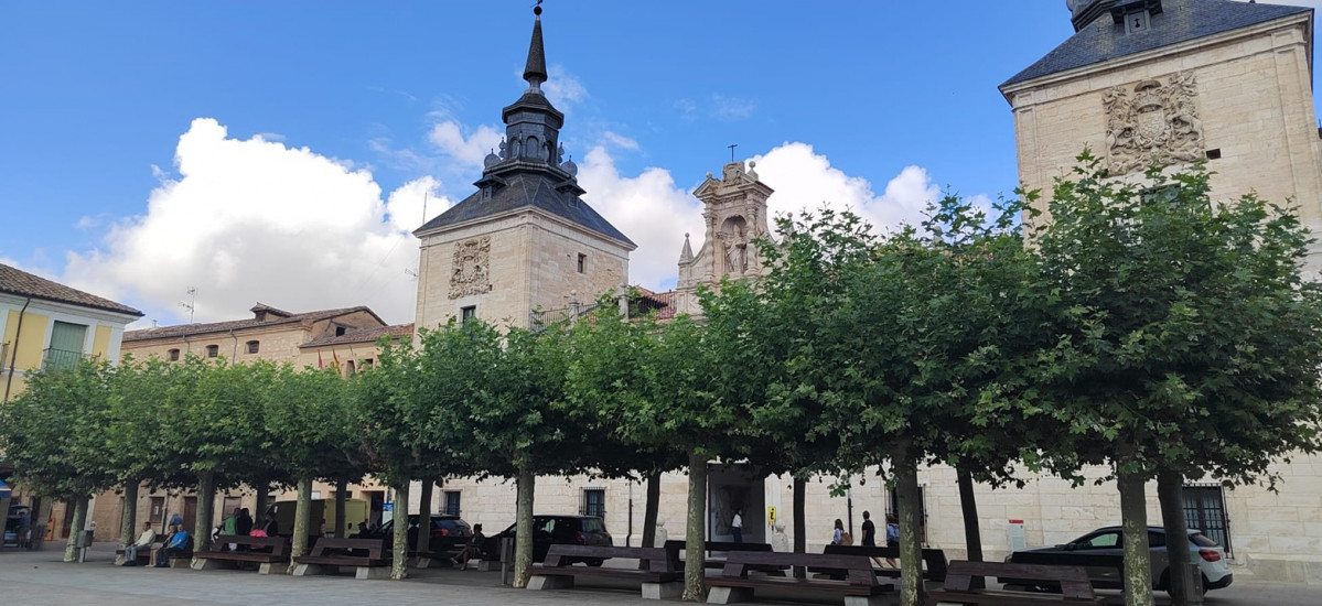 Plaza Mayor y antiguo Hospital en Burgo de Osma