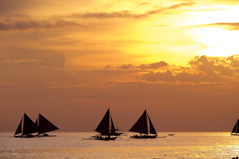 Filipinas, Boracay Sunset Photo by Erwin Lim