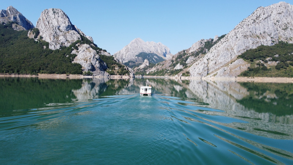 RIAÑO, León, Paseo en barco por el embalse