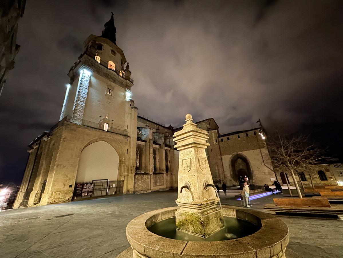 Vitoria, Catedral y Fuente de Santa Maru00eda