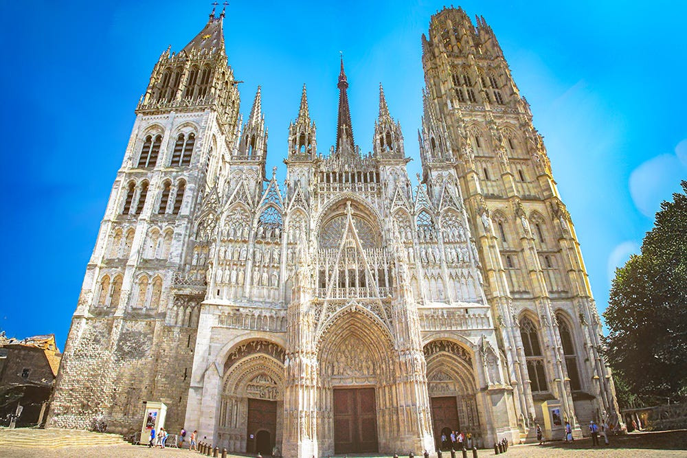 La imponente fachada de la Catedral de Ruán. Todas las fotos © French Moments,