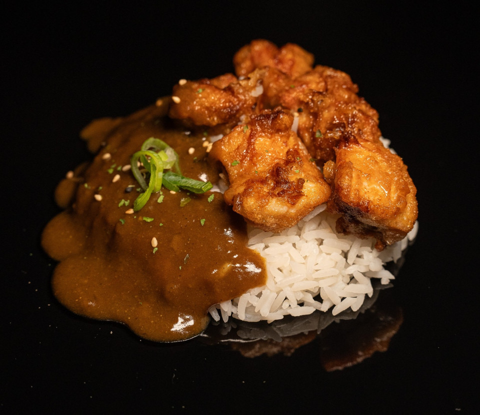 Donburi de pollo al curry (Enkai)