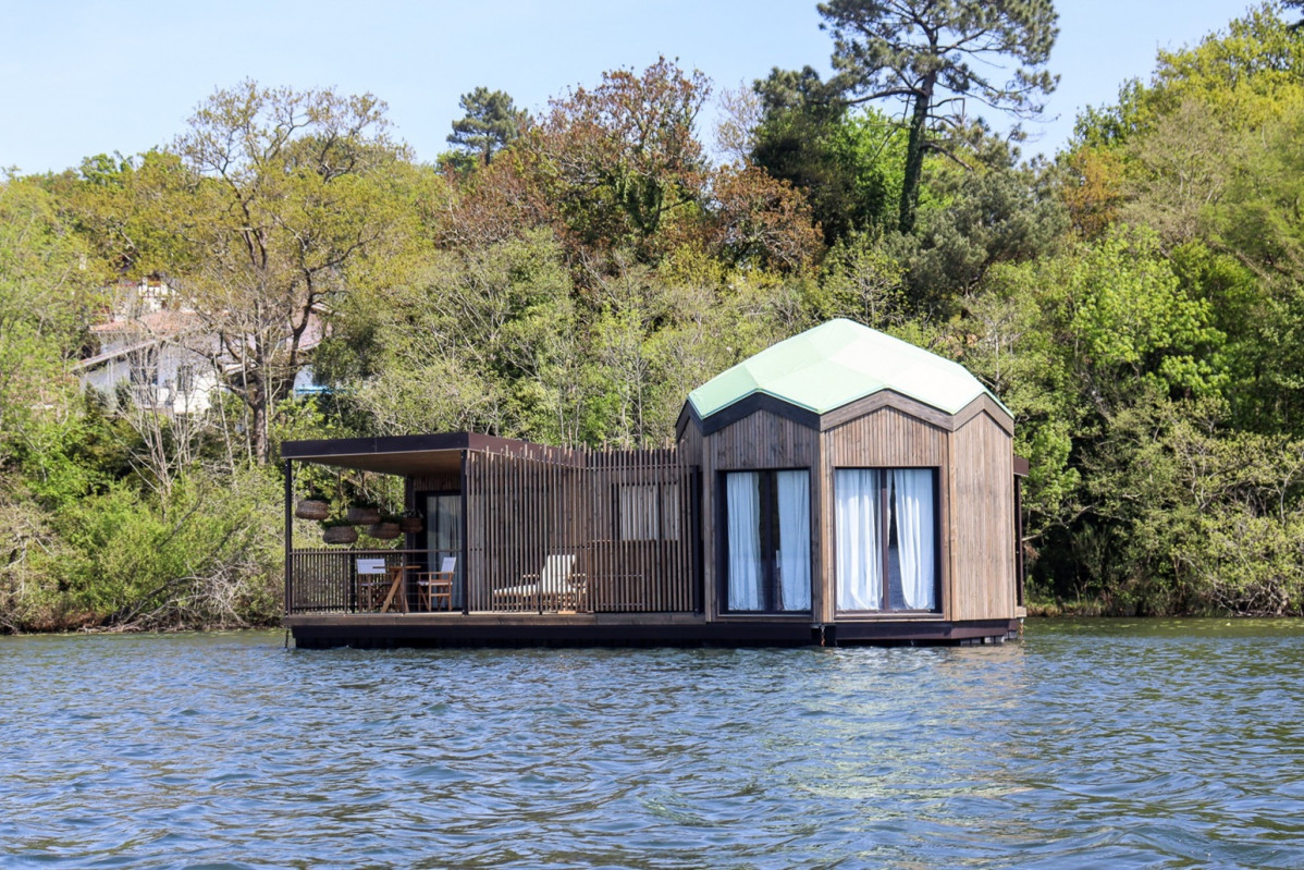Brindos, Lago & Castillo   Anglet   Lodge Flottant, u00a9Mathilde Ranchon