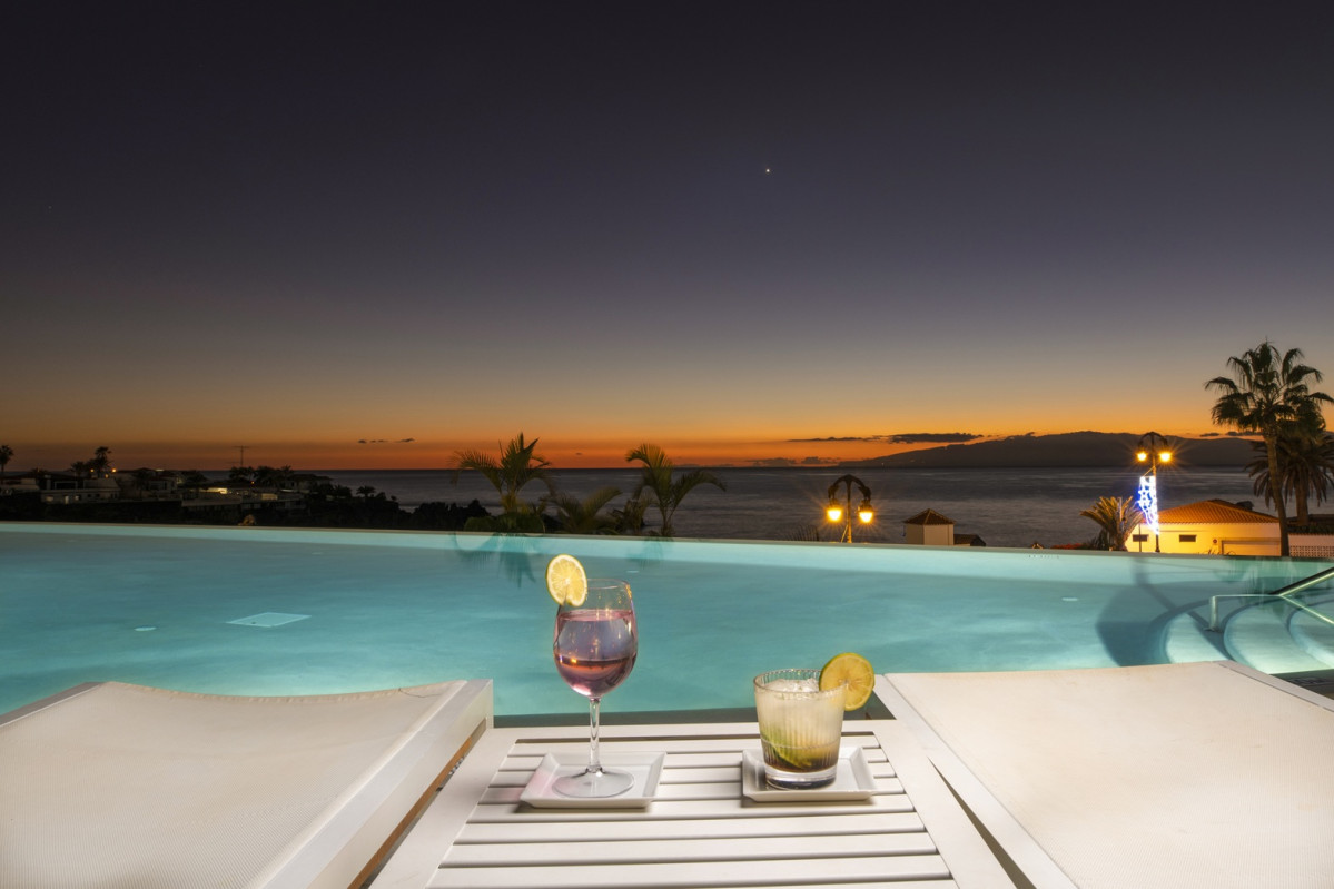Infinity pool, cu00f3cteles y relax