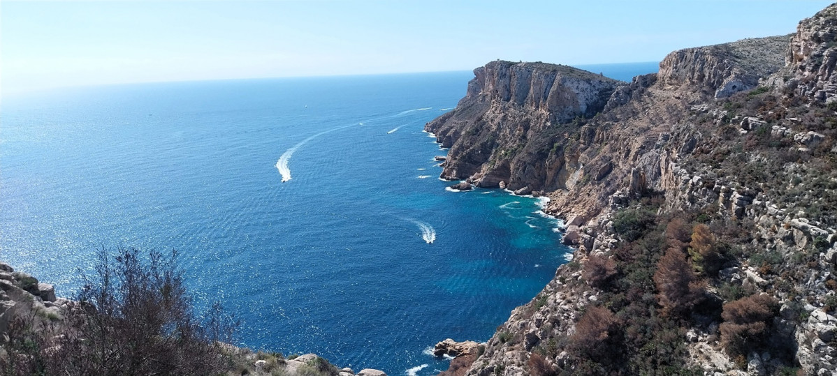 Ruta dels Penya Segats en los acantilados rocosos de Benitachell.