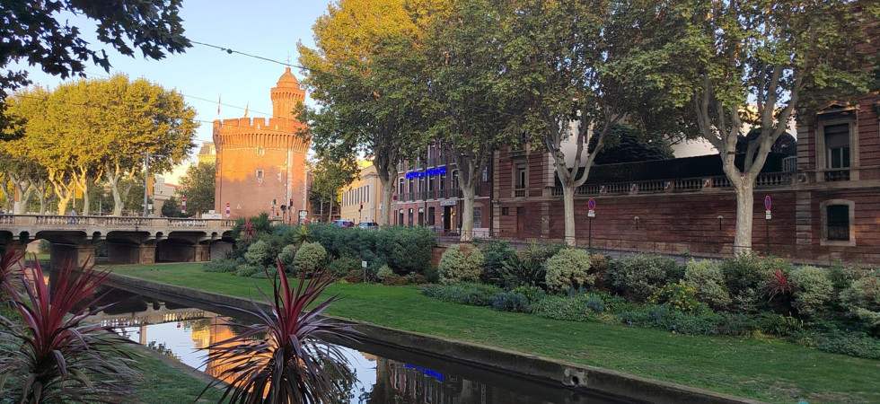 Perpiñan con el Castellet al fondo