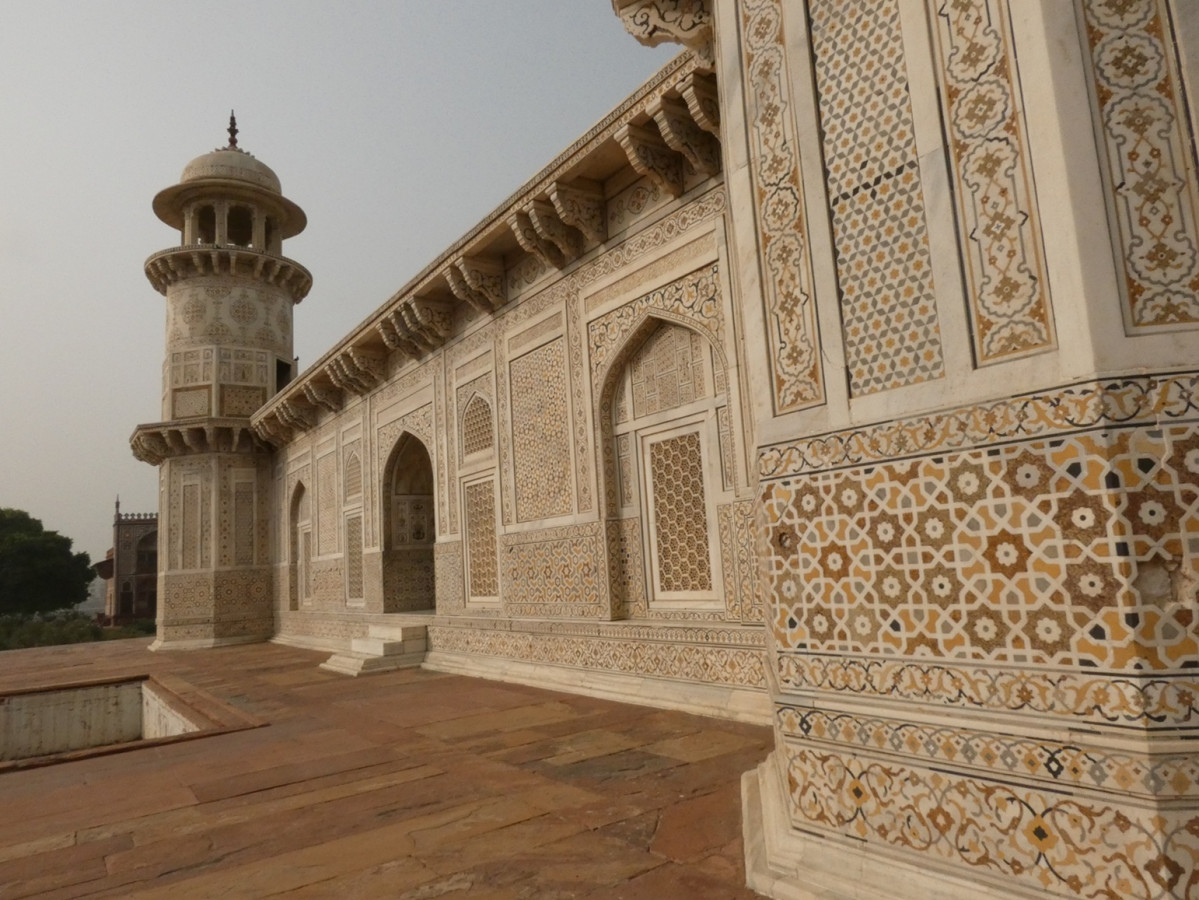 Fachada lateral del Mausoleo de Itimad ud Daulah