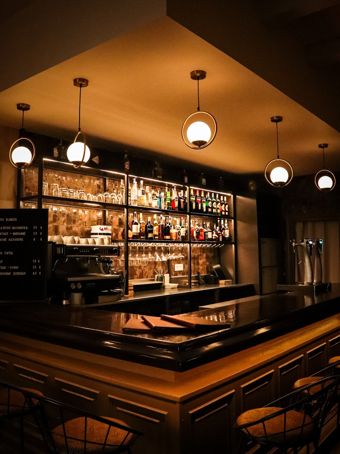 Barra del Bar El Salu00f3n de Allu00e9gorie