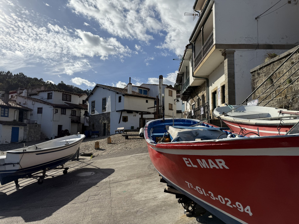Tazones, Barcas sujetas al puerto