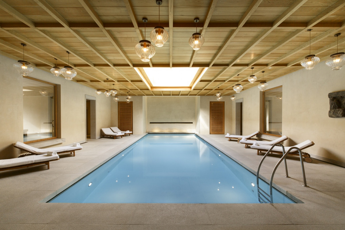 Piscina interior Santaurio LeDomaine Wellness & Spa Center