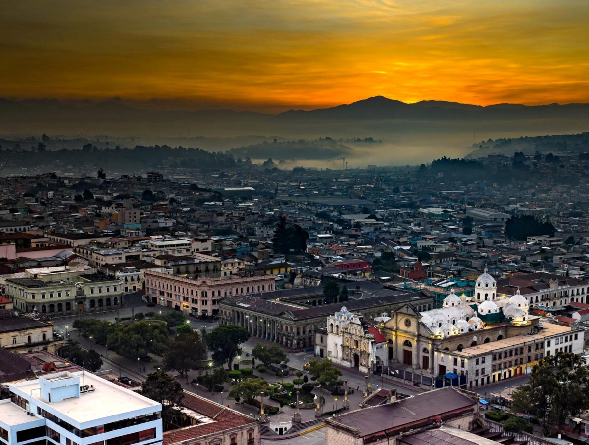 Guatemala, Amanecer Parque central Quetzaltenango