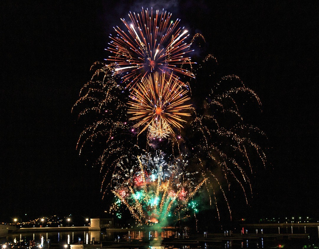 Celebraciu00f3n del au00f1o nuevo em Herceg Novi, Montenegro
