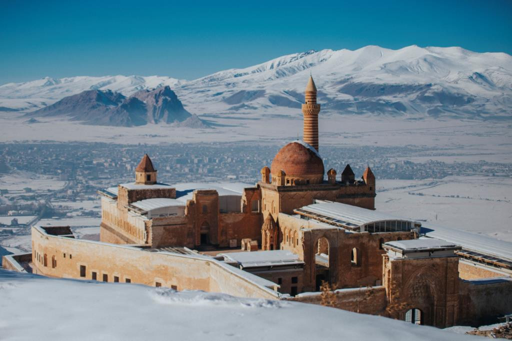 Agri u0130shak Pau015fa Palace