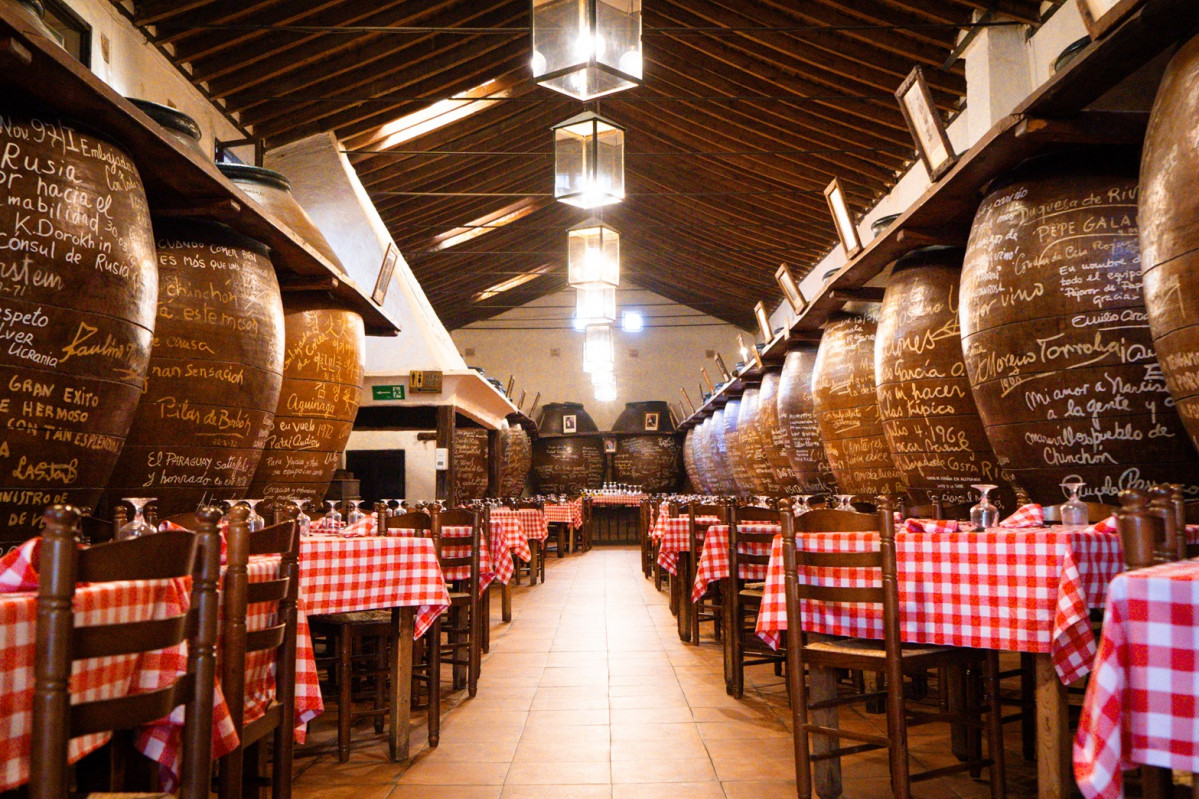 Meson de Las Cuevas del Vino, interior
