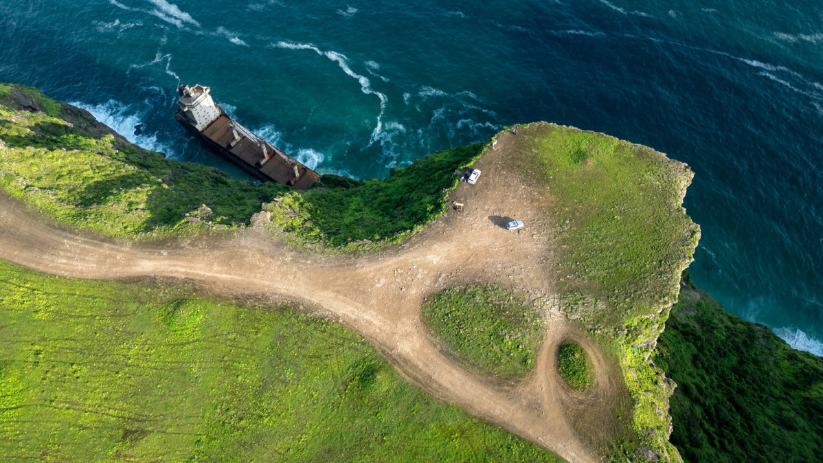 El barco varado   Aftalqut, Omu00e1n