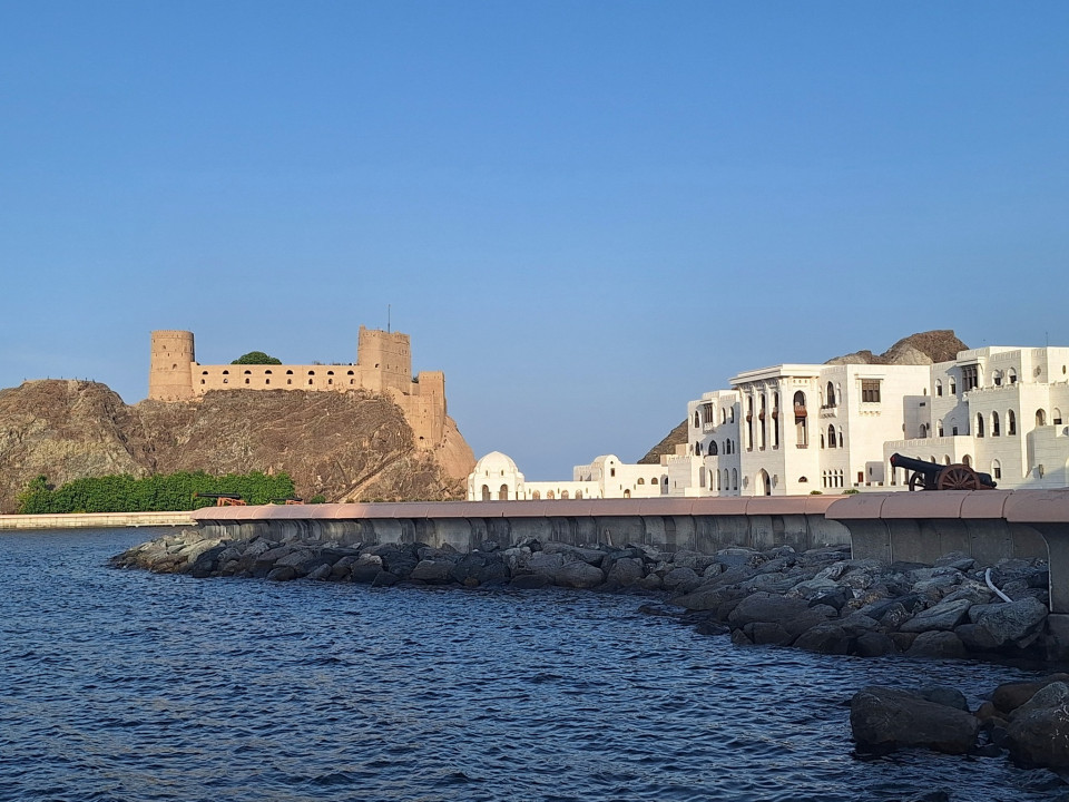 Muscat lOmán os fuertes gemelos portugueses de Al Mirani y Al Jalali