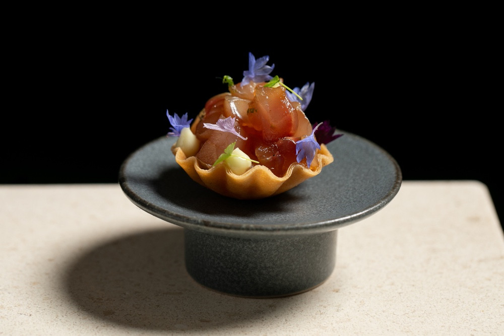 Itsasoaren lainoa, tartar de pescado azul con cu00edtricos