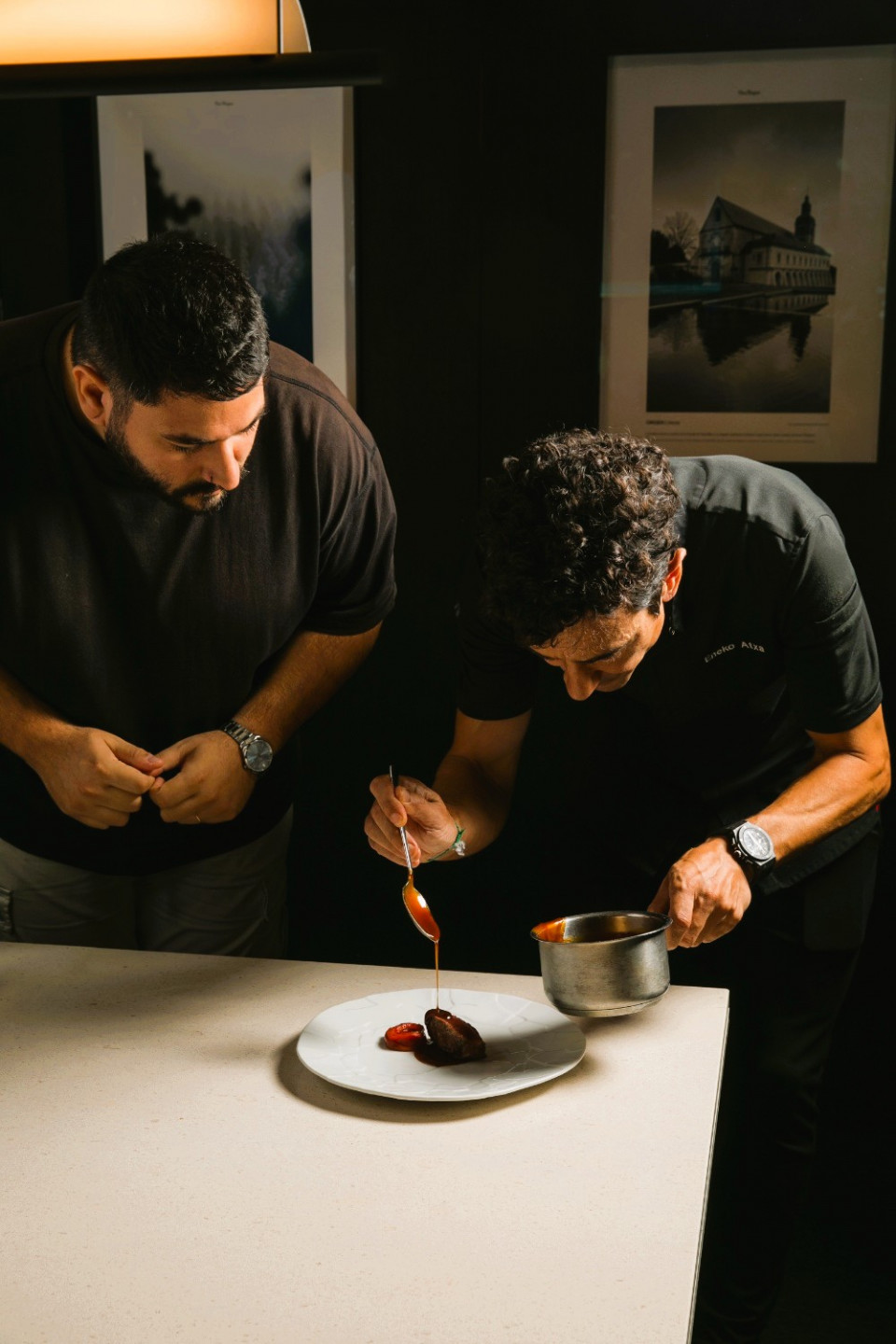 Alejandro Sánchez, nutricionista y co fundador de StayNutri, y Eneko Atxa