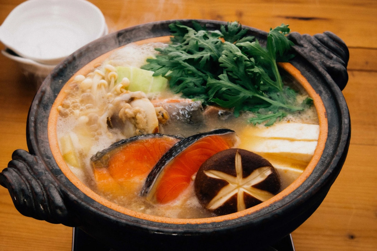 El oden es el rey de esta u00e9poca. Ru00e1banos, tofu, huevo y mu00e1s, cocidos en un caldo suave