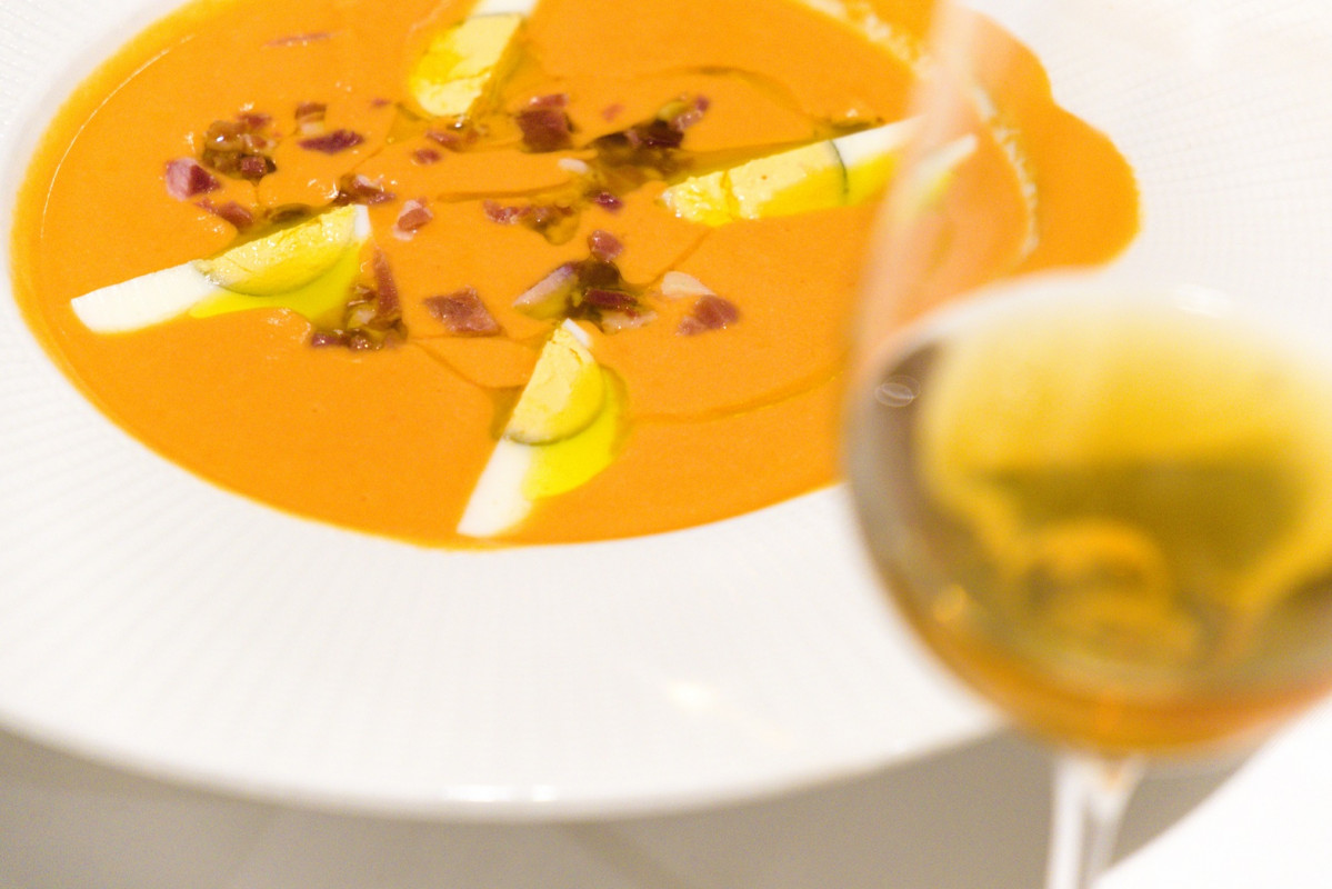 Salmorejo y vino amontillado