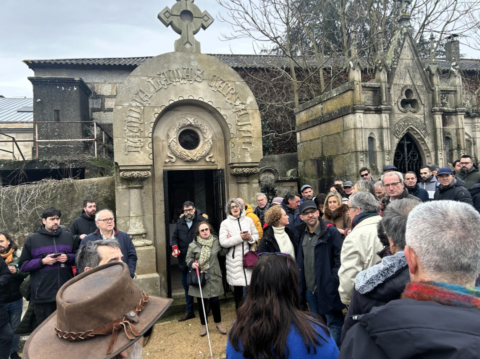 Tumba de Lamas Carvajal no cimenterio de Ourense, Punto de Partida do Roteiro