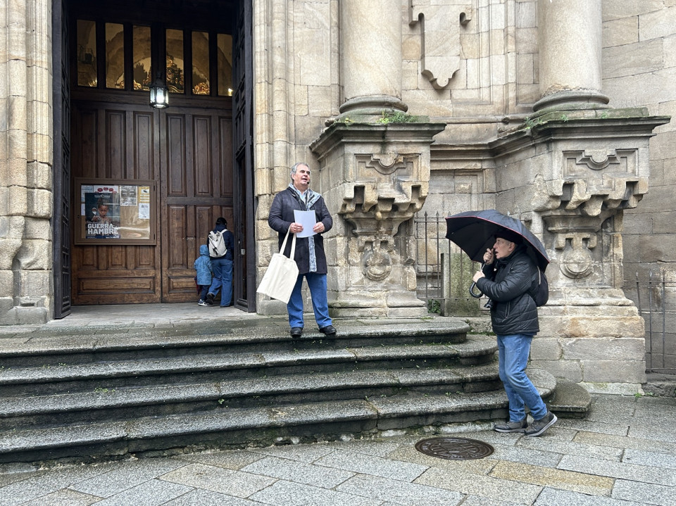 Roteiro de Lamas Carvajal, parada na Porta de Santa Eufemia, sita na rúa que leva o seu nome