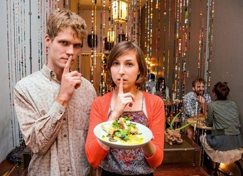 Restaurante comer en silencio