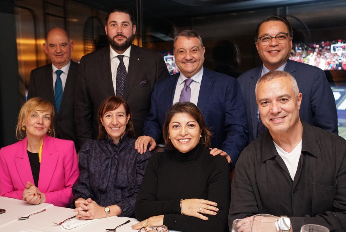 Presentaciou0301n Diplomacia de Cuchara en Puerta 57 ( Nacho Sandoval, segundo por la derecha arriba)