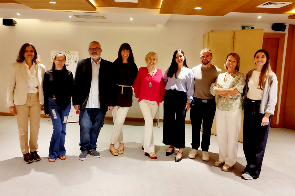 Pilar Carrizosa ( de rojo) con los participantes (1)