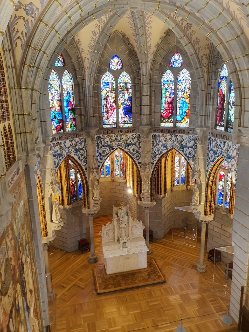 Palacio de Gaudí de Astorga, altar interior