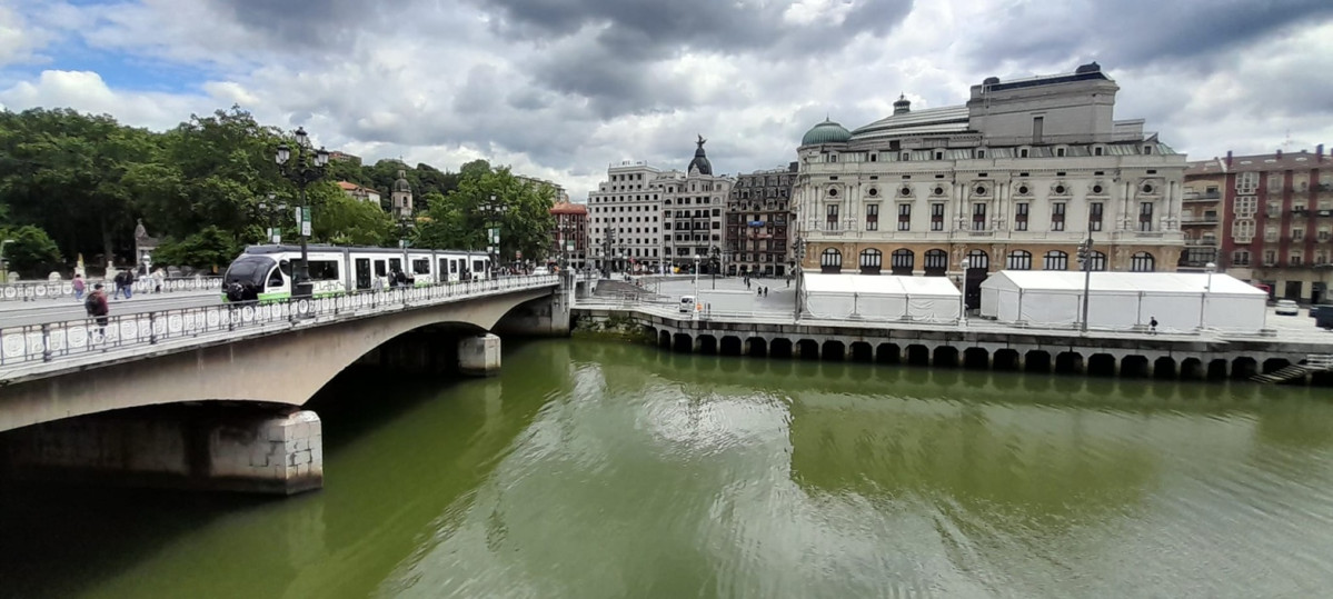2 Puente del Arenal y teatro Arriaga